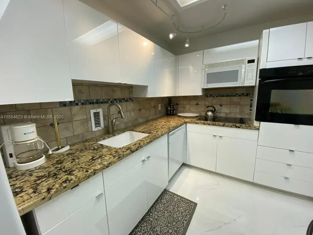 4001 S Ocean Dr # 10F, Hollywood FL 33019