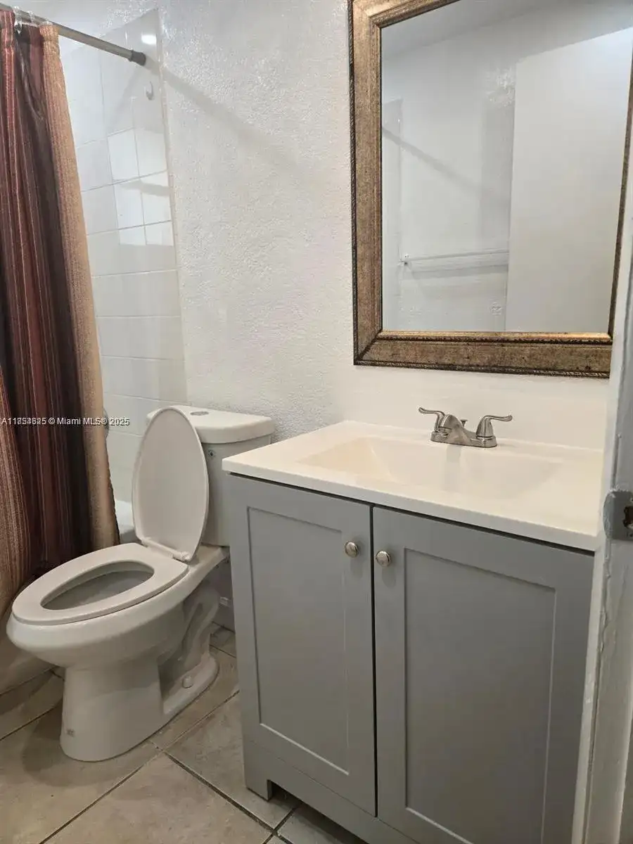4841 NW 9th Dr # 4840, Plantation FL 33317 photo 3