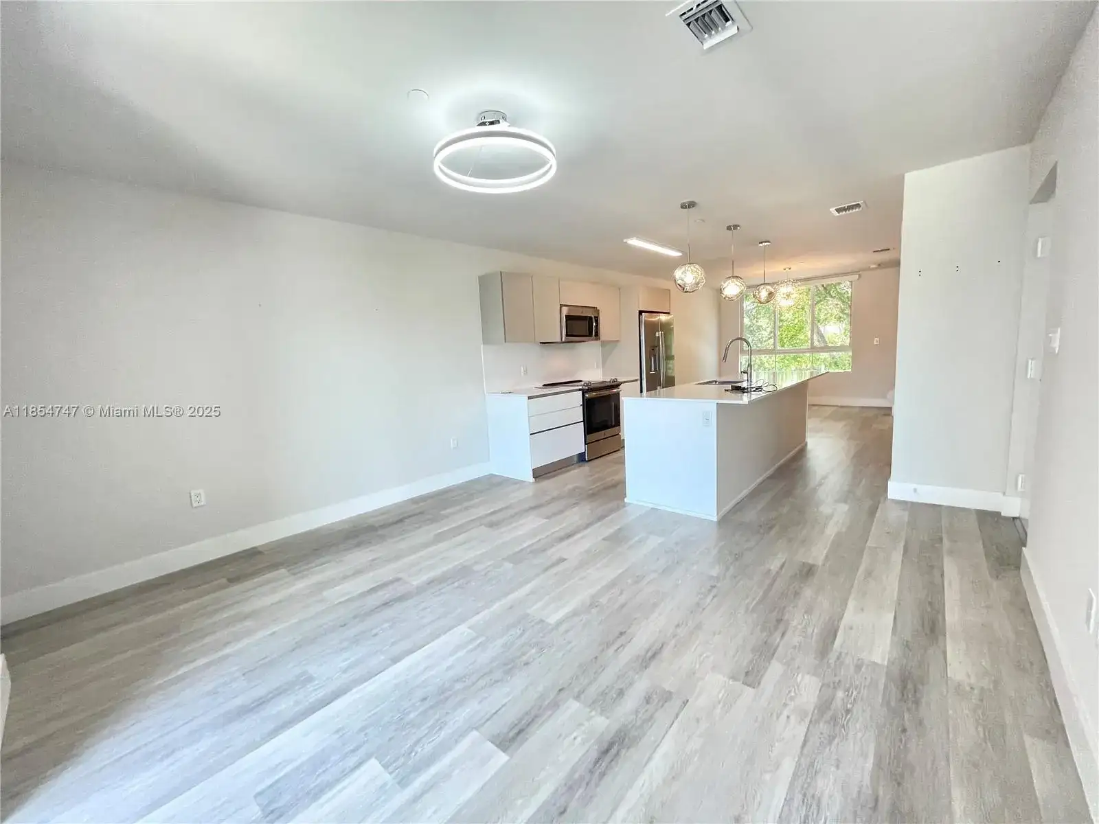 2535 NE 193rd St # 3212, Miami FL 33180 photo 2