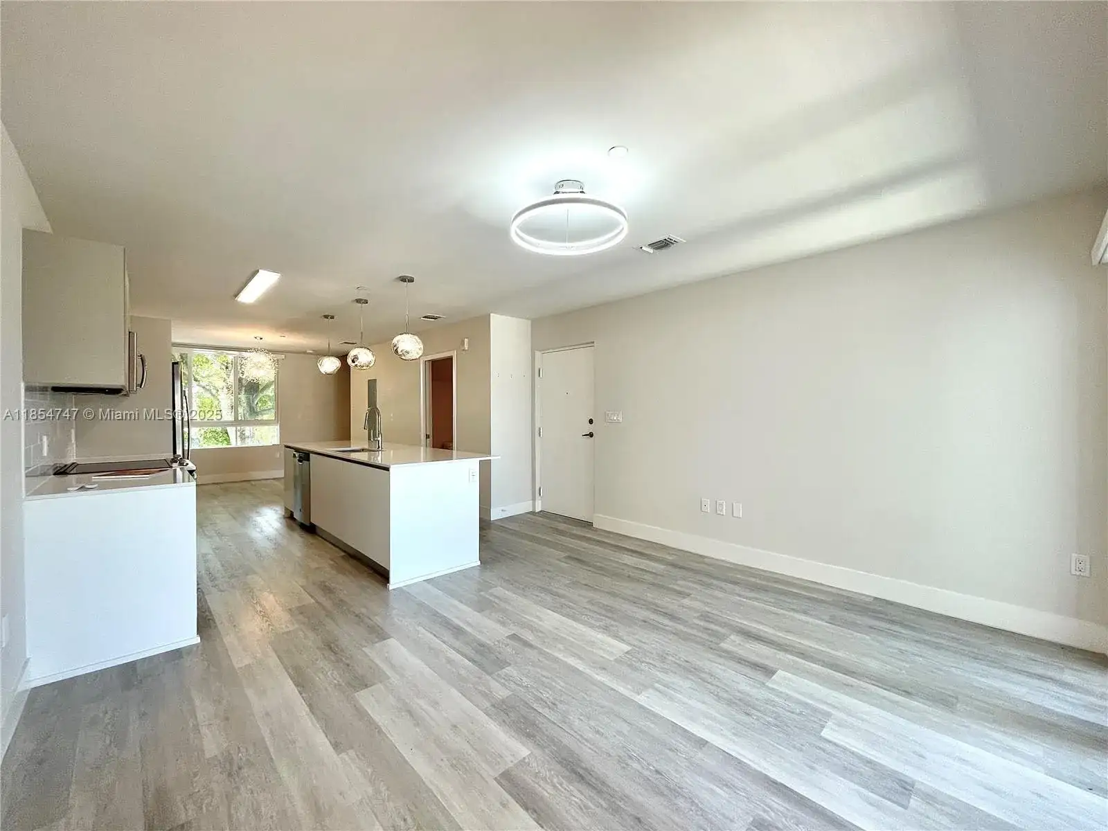 2535 NE 193rd St # 3212, Miami FL 33180 photo 4