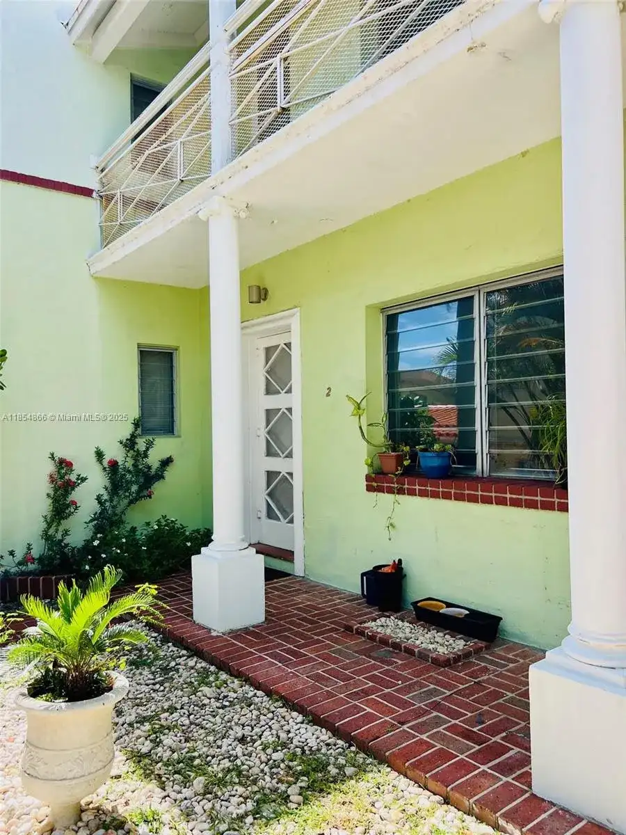 2830 Pine Tree Dr # 2, Miami Beach FL 33139 photo 3