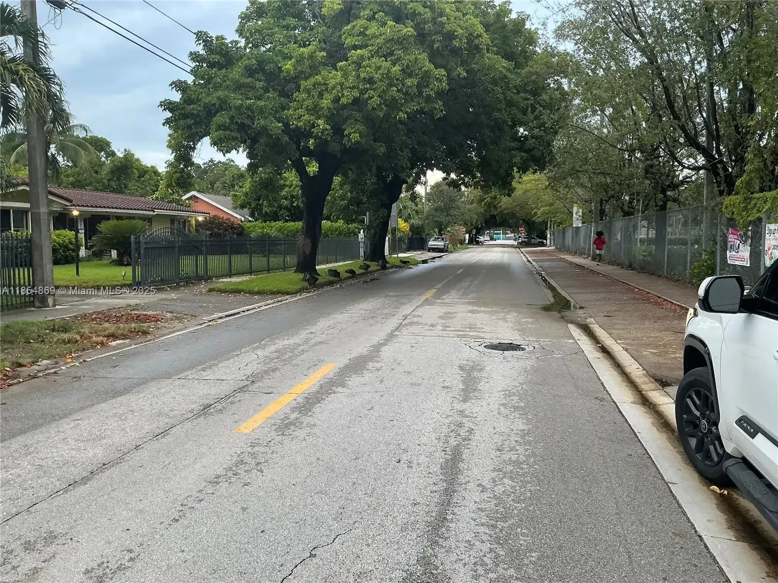 1855 NW 32nd St, Miami FL 33142 photo 3