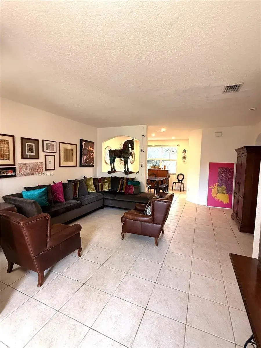 11010 NW 87th St, Doral FL 33178