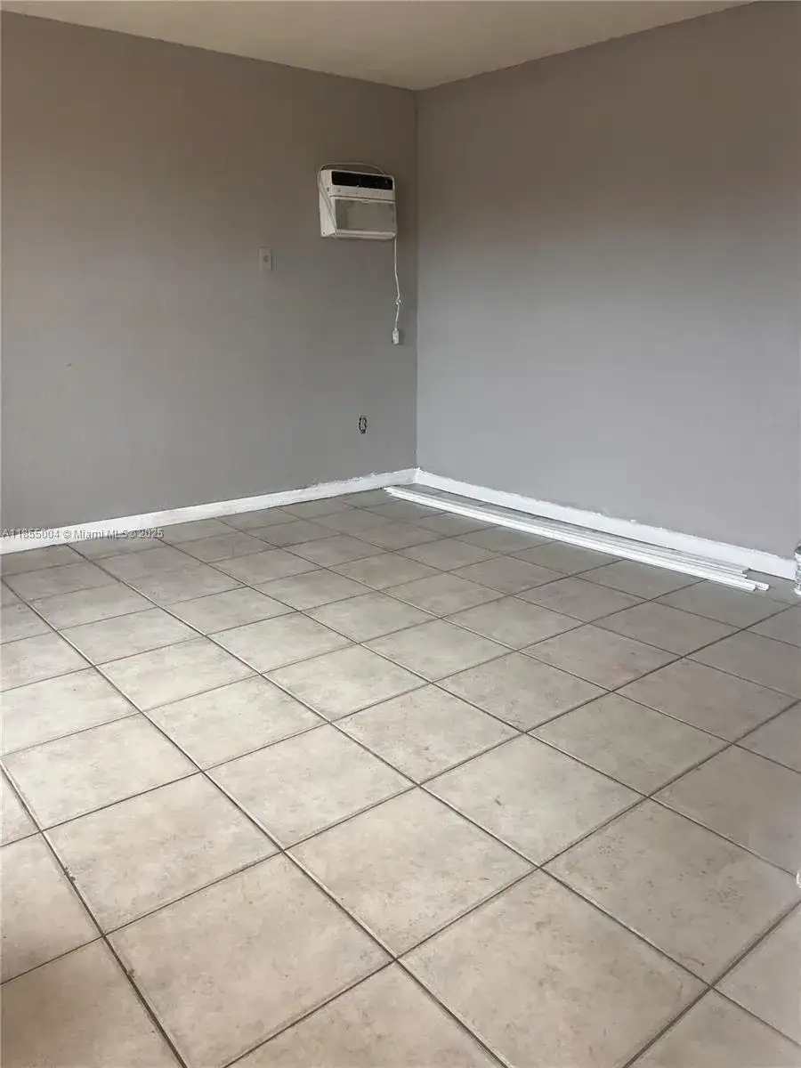 571 NE 136th St # 571, North Miami FL 33161 photo 2