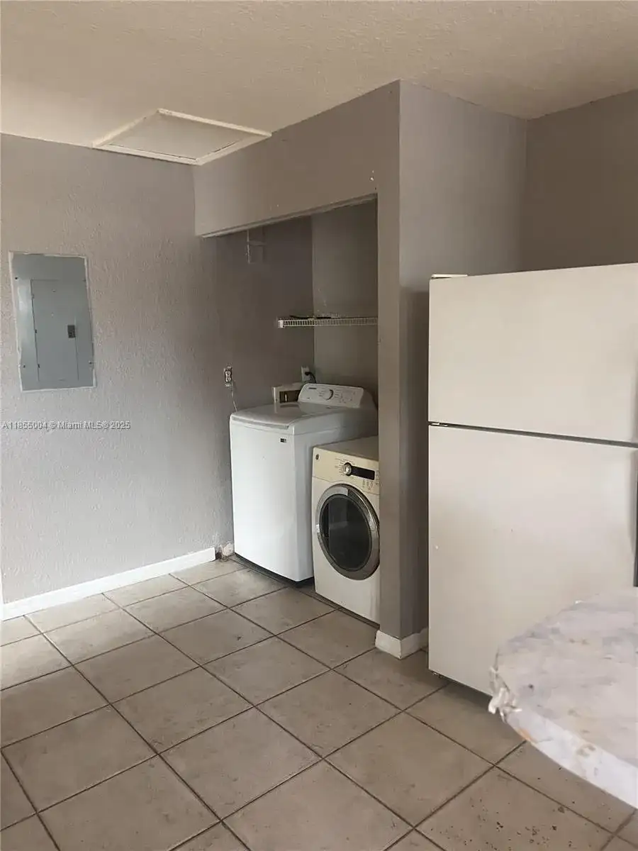 571 NE 136th St # 571, North Miami FL 33161 photo 3