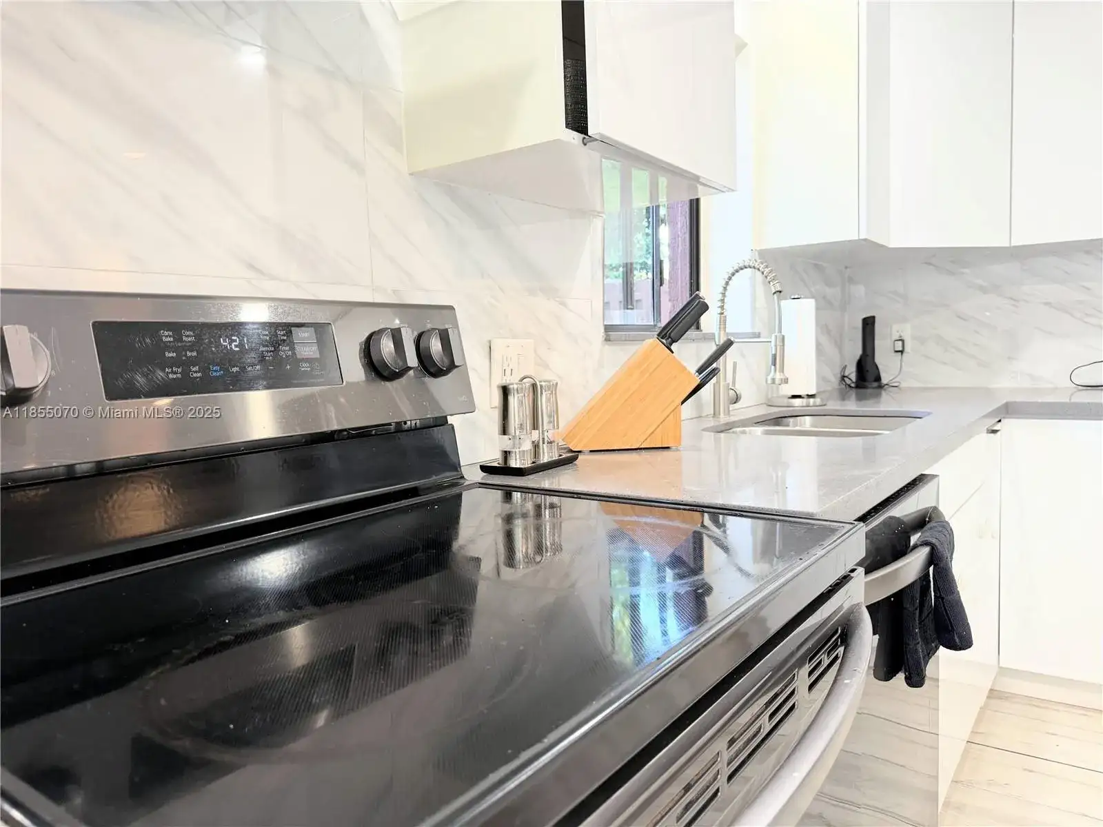 20429 NE 10th Ct Rd # 20429, Miami FL 33179 photo 4