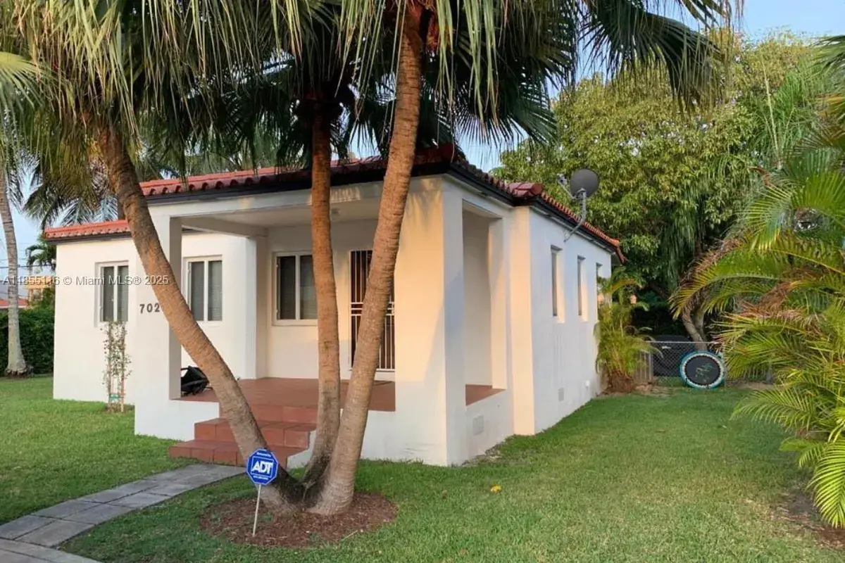 702 Boabadilla St, Coral Gables FL 33134