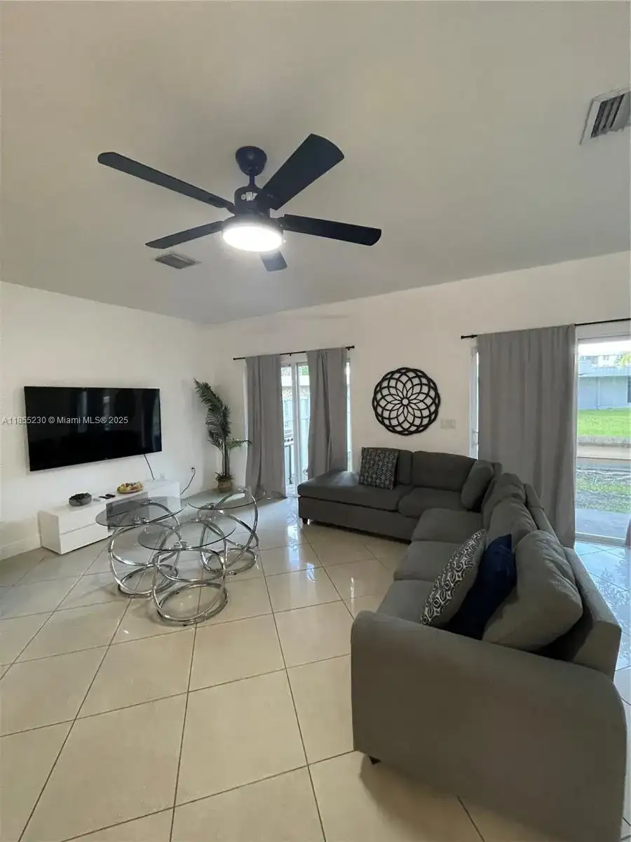 3450 NW 17th Ter, Oakland Park FL 33309 photo 2