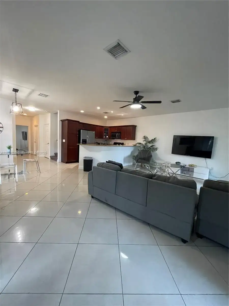 3450 NW 17th Ter, Oakland Park FL 33309 photo 3