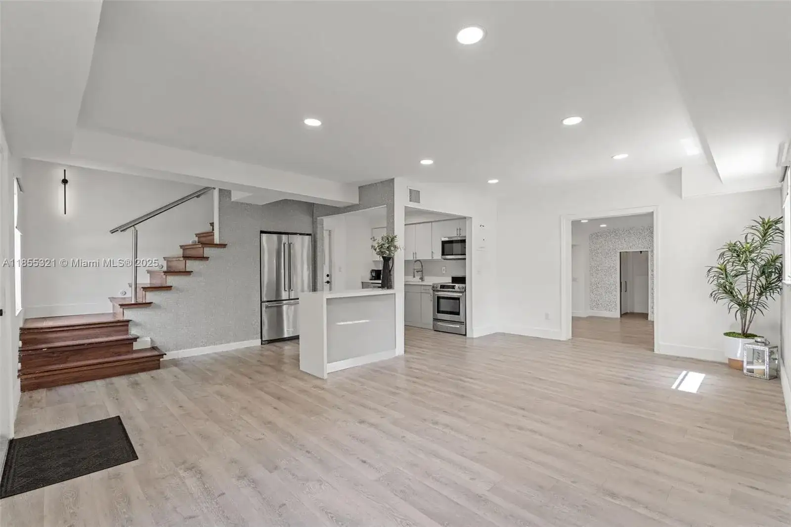 10401 NE 2nd Ave, Miami Shores FL 33138 photo 3