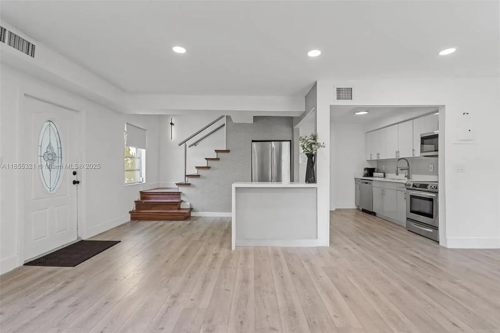 10401 NE 2nd Ave, Miami Shores FL 33138 photo 4