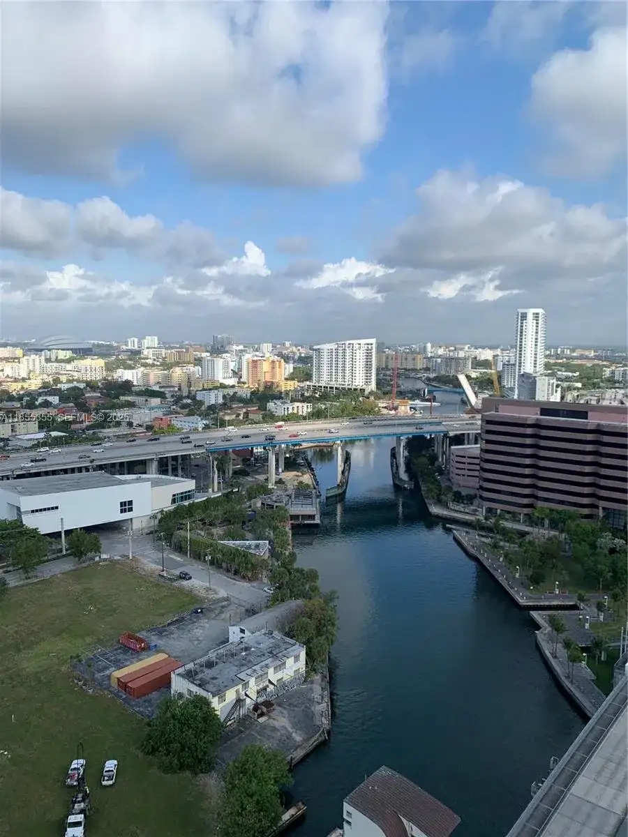 185 SW 7th St # 2202, Miami FL 33130 photo 2