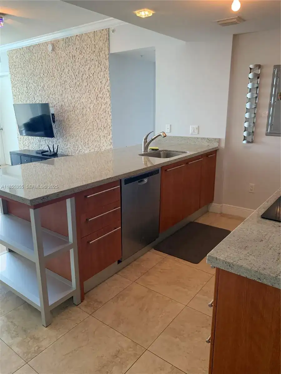 185 SW 7th St # 2202, Miami FL 33130 photo 4