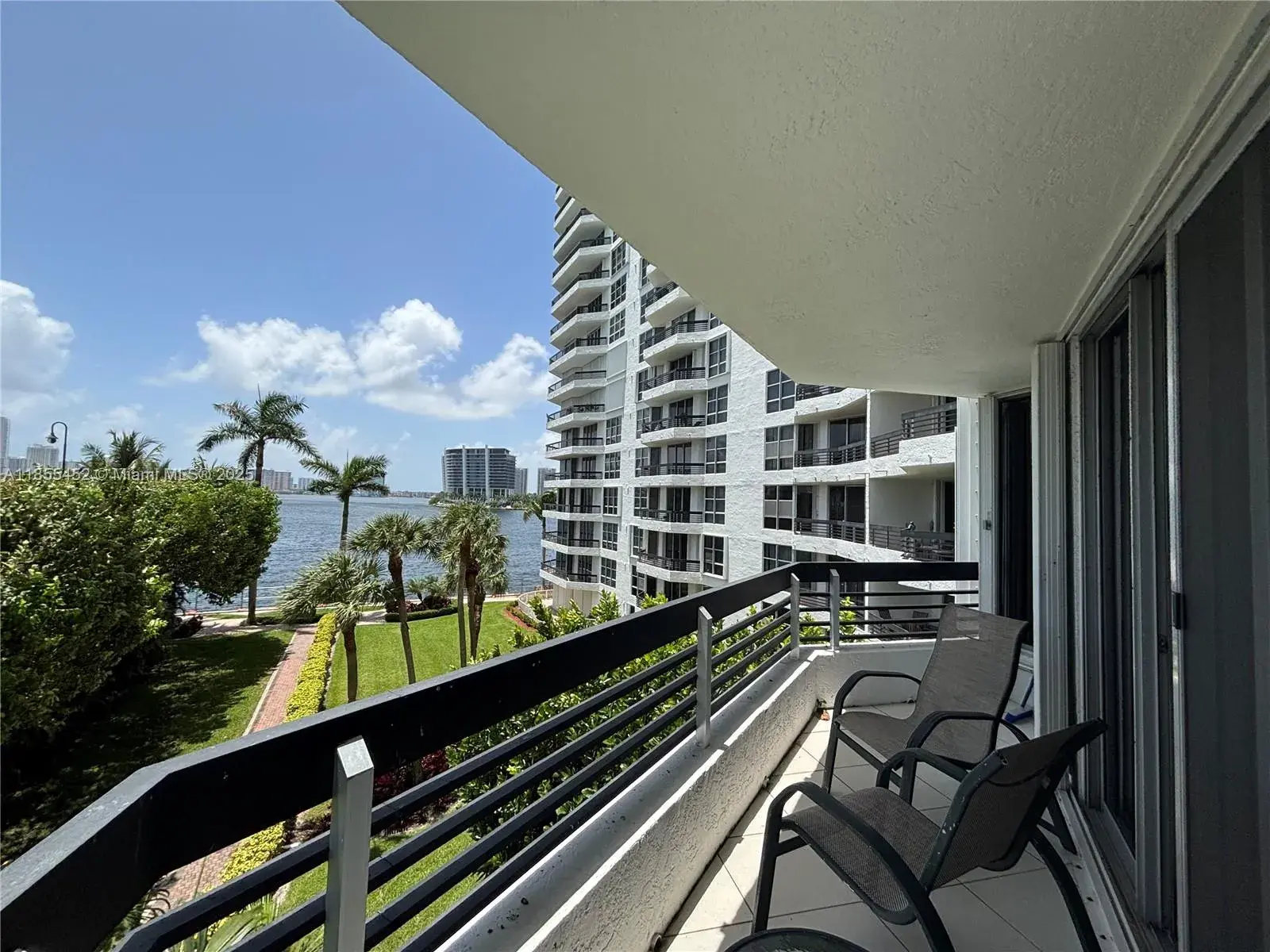 3600 Mystic Pointe Dr # 414, Aventura FL 33180