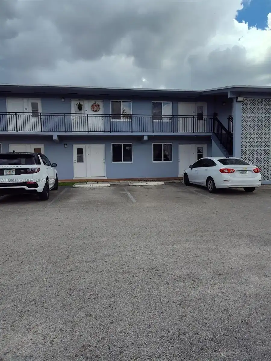 655 Eldron Dr # 31, Miami Springs FL 33166 photo 3