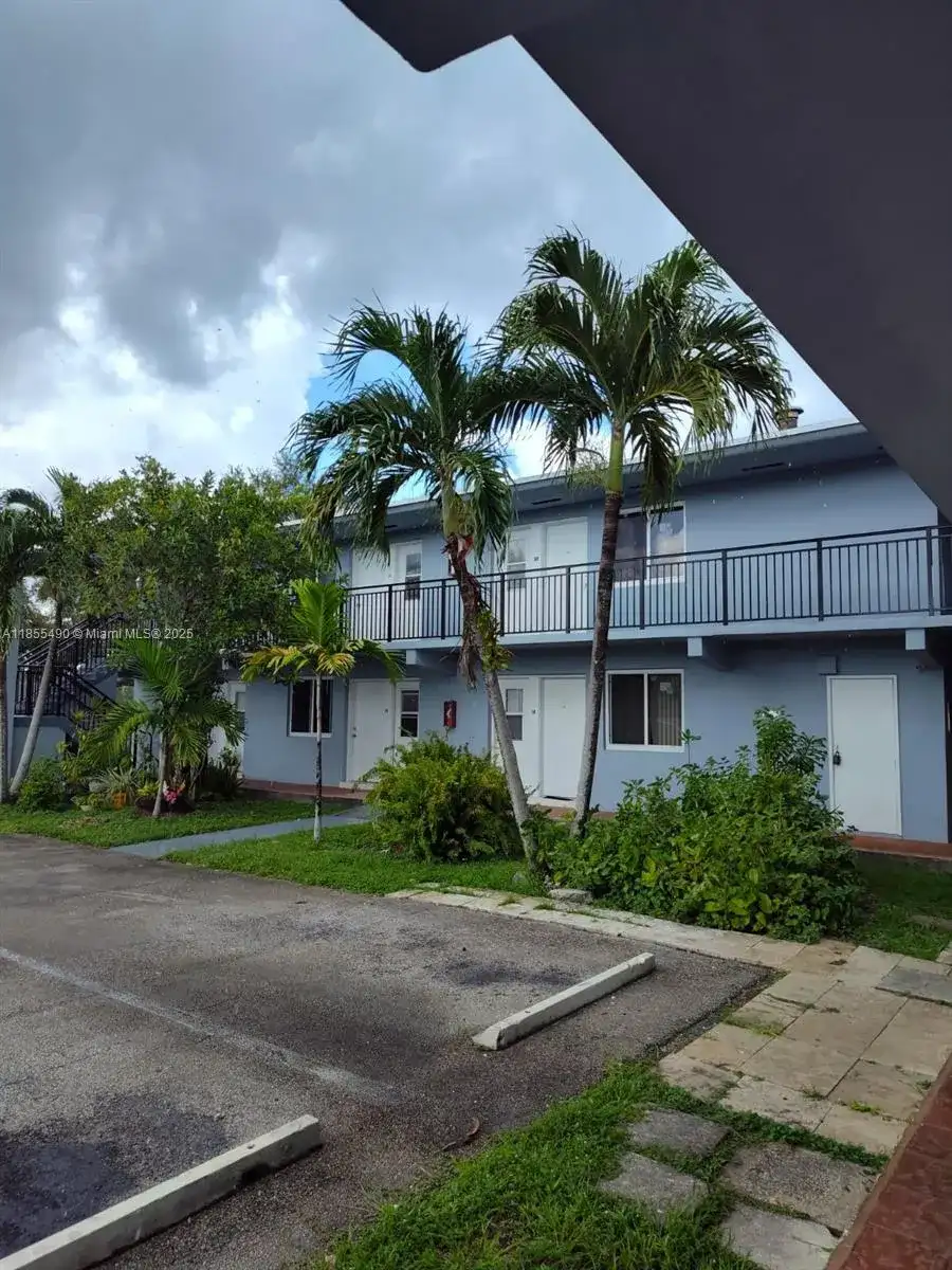 655 Eldron Dr # 31, Miami Springs FL 33166 photo 5