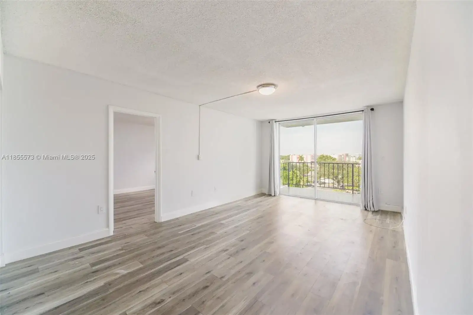 12500 NE 15th Ave # 605, North Miami FL 33161 photo 2