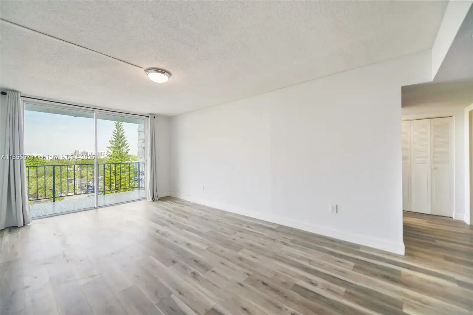 12500 NE 15th Ave # 605, North Miami FL 33161 photo 3