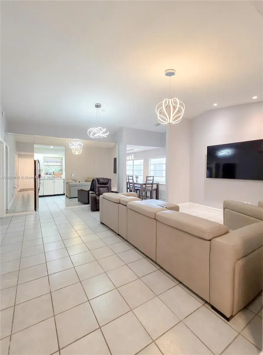 705 SE 22nd Ln, Homestead FL 33033