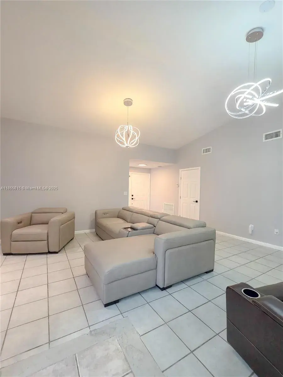 705 SE 22nd Ln, Homestead FL 33033