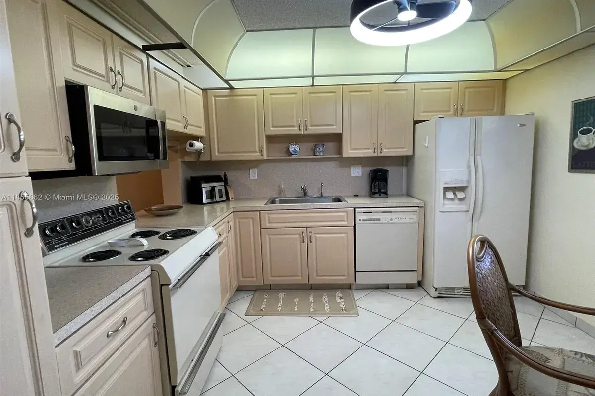 4975 E Sabal Palm Blvd # 208, Tamarac FL 33319