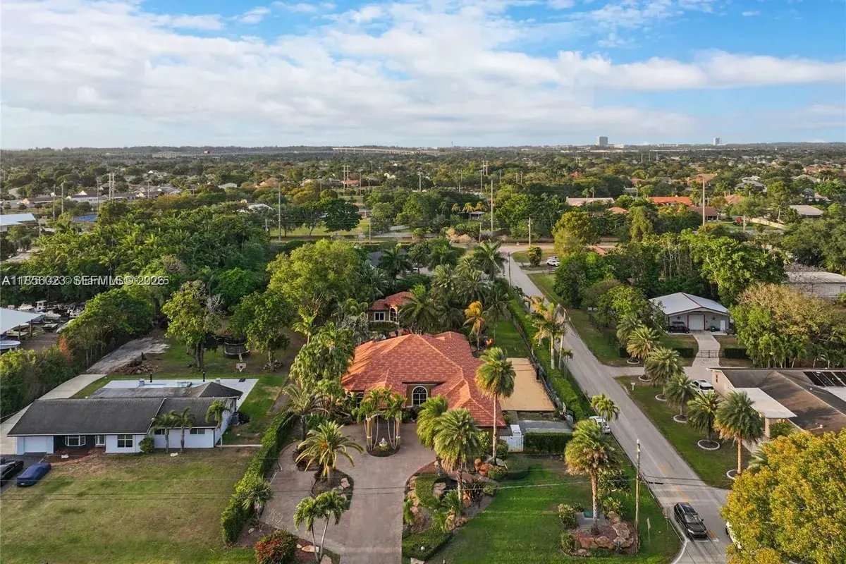 14503 SW 16th St, Davie FL 33325