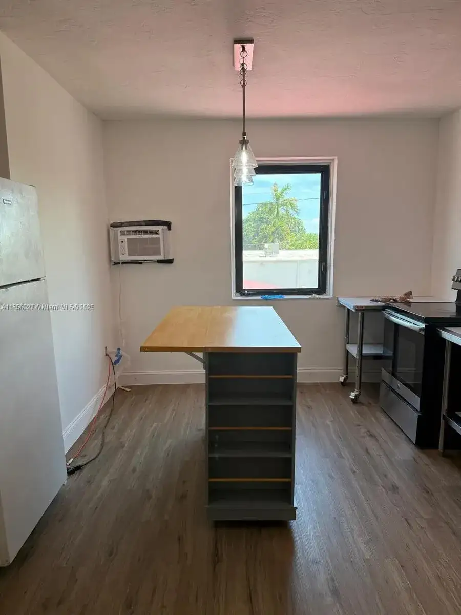 1432 NE 163rd St, North Miami Beach FL 33162 photo 2