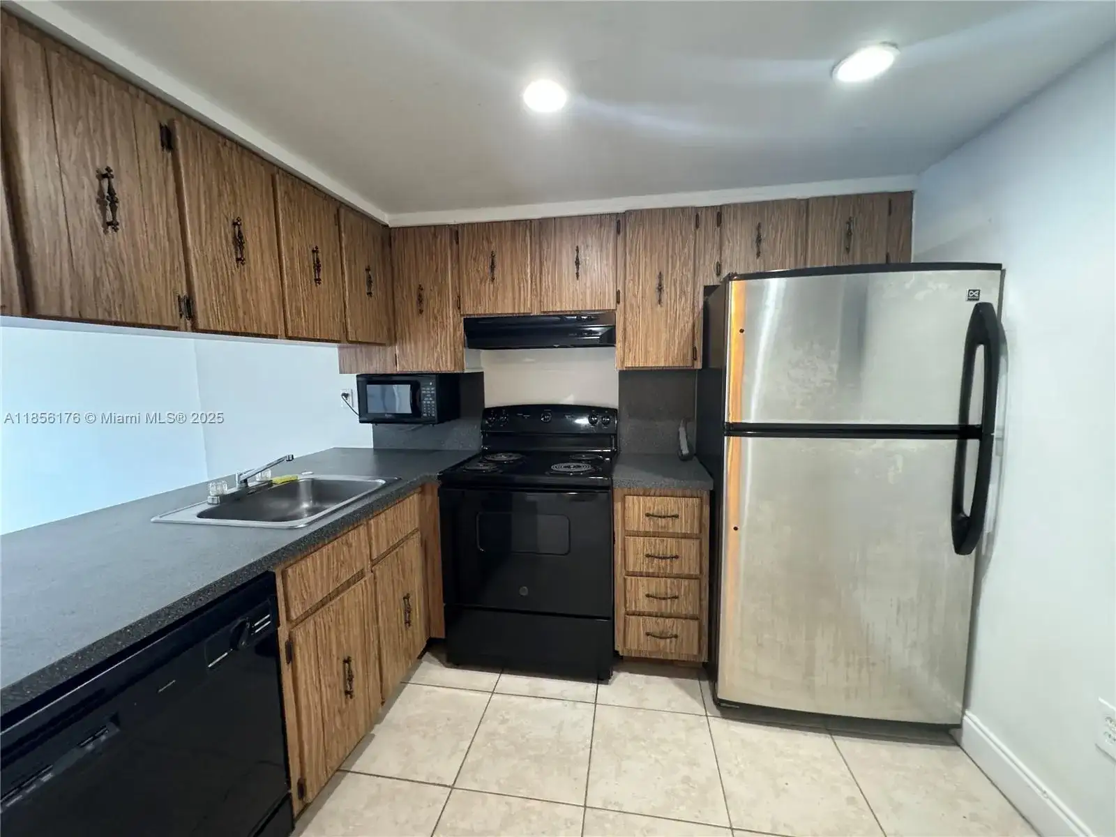 16465 NE 22nd Ave # 205, North Miami Beach FL 33160 photo 5