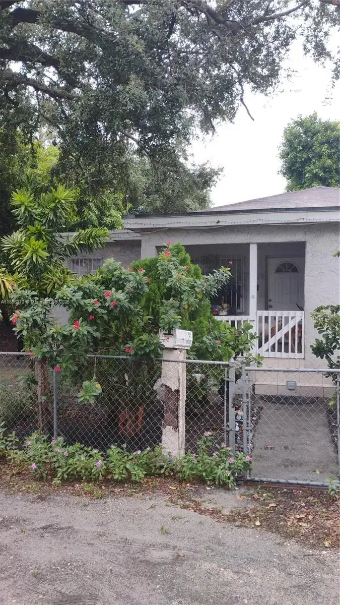 7312 NW 17th Ct, Miami FL 33147 photo 2