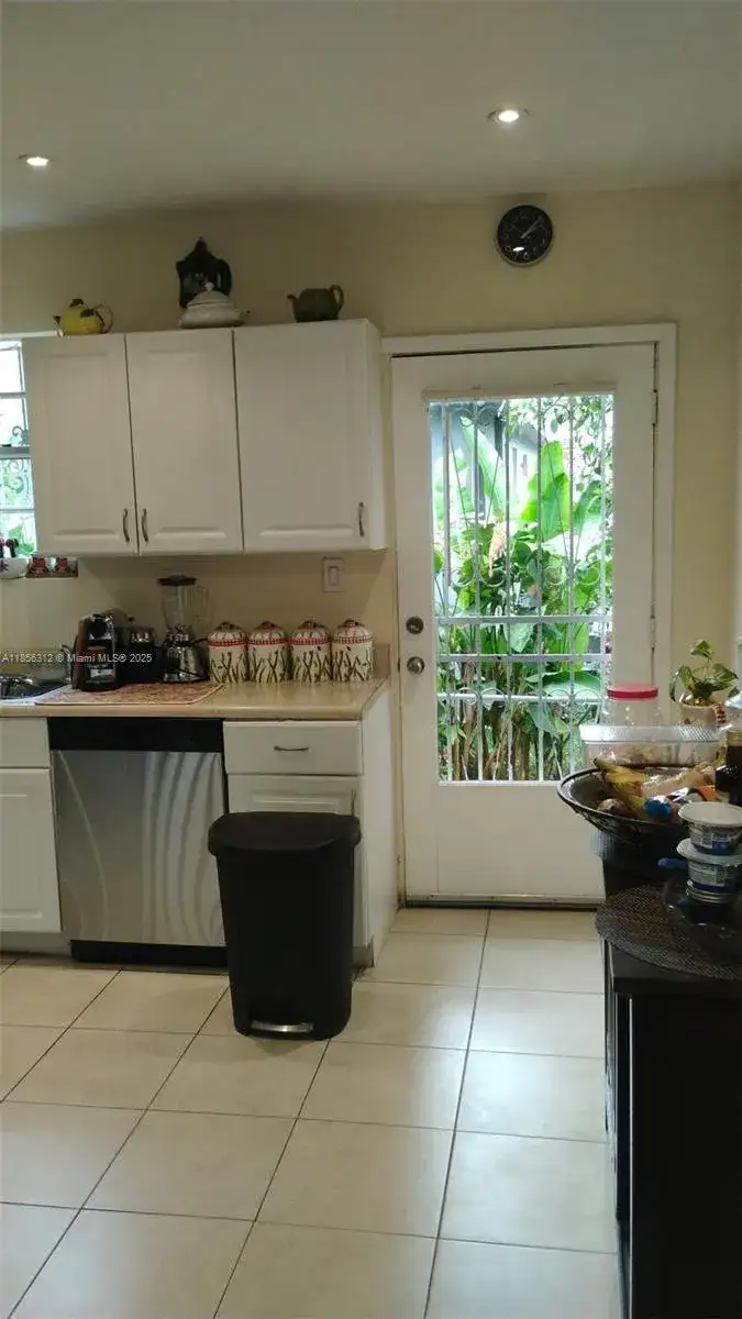 7312 NW 17th Ct, Miami FL 33147 photo 4
