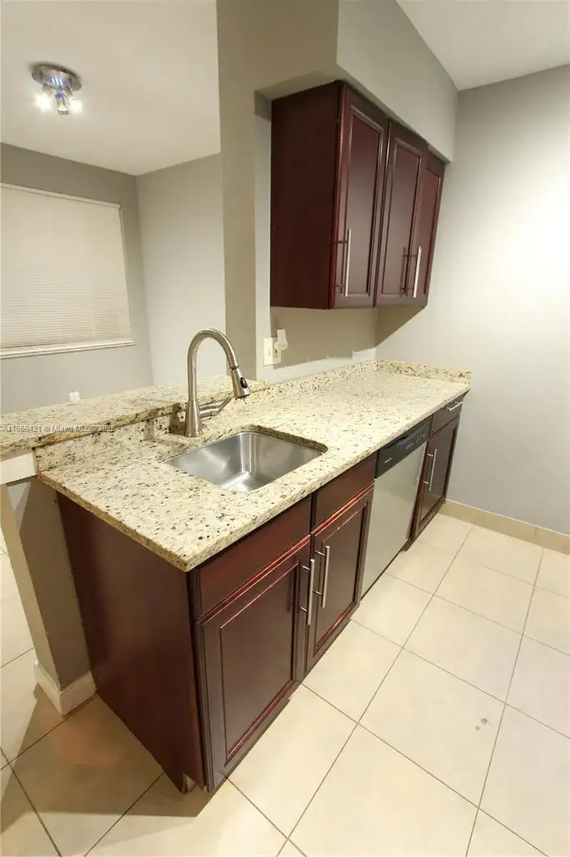 2850 N Oakland Forest Dr # 107, Oakland Park FL 33309 photo 5