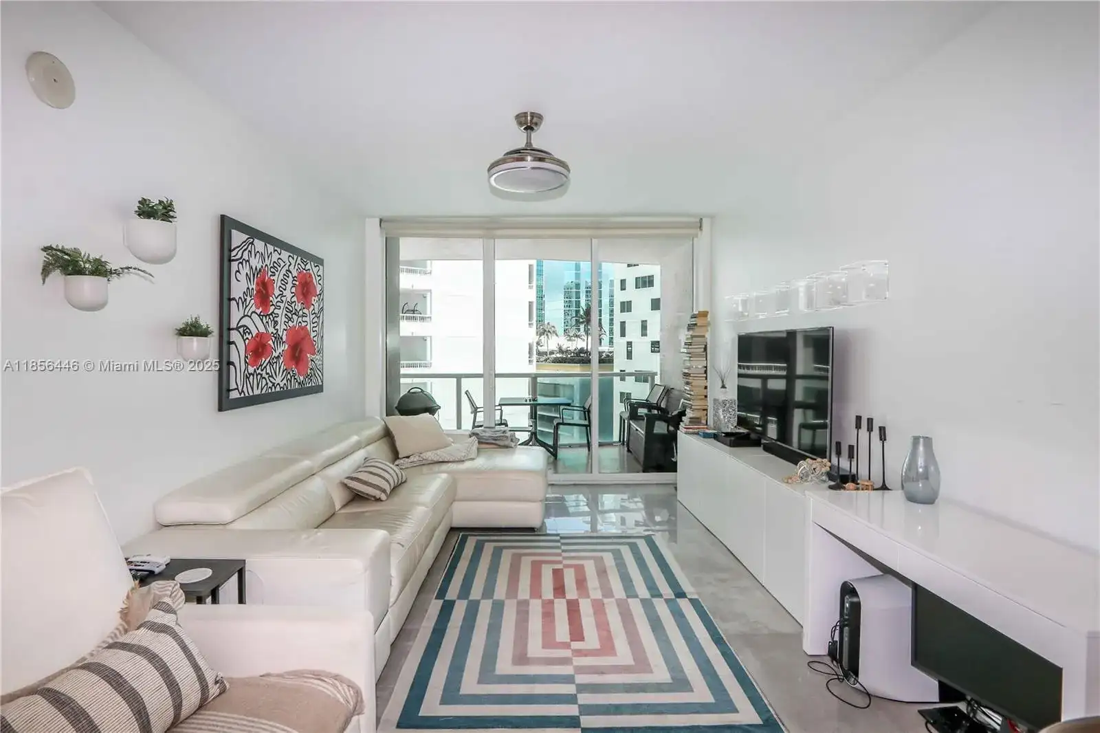 218 SE 14th St # 1406, Miami FL 33131 photo 3