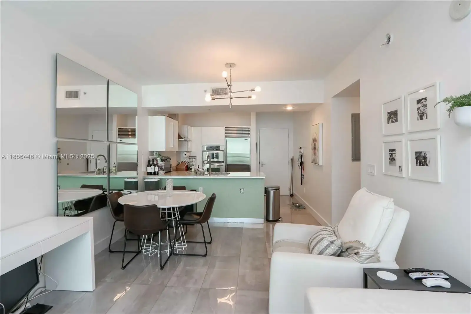 218 SE 14th St # 1406, Miami FL 33131 photo 5