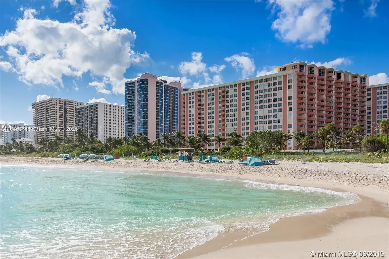 1 bedroom 1 bath Residential for sale at 2899 Collins Ave # 1420, Miami Beach FL 33140