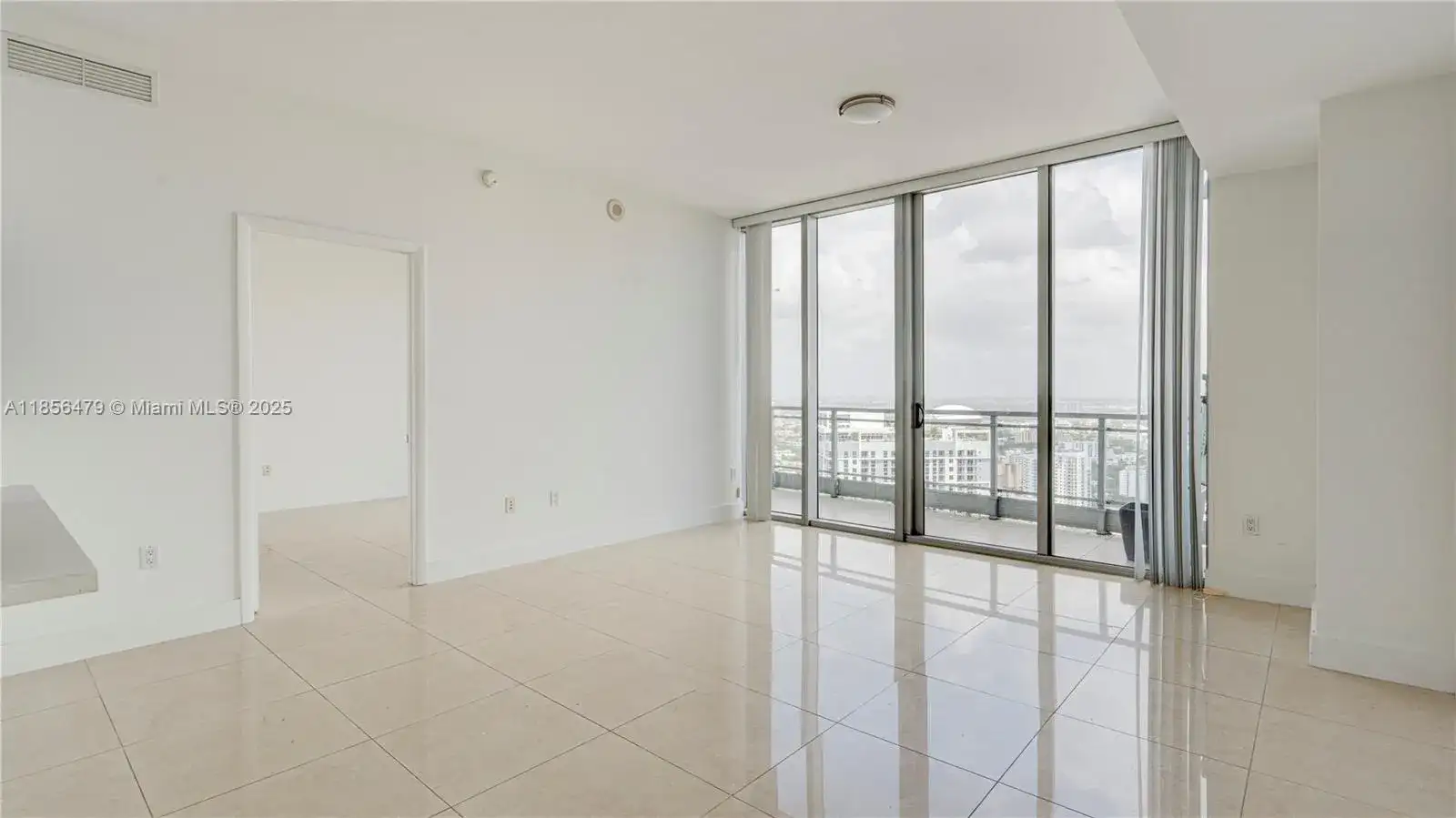 90 SW 3rd St # 10, Miami FL 33130 photo 2