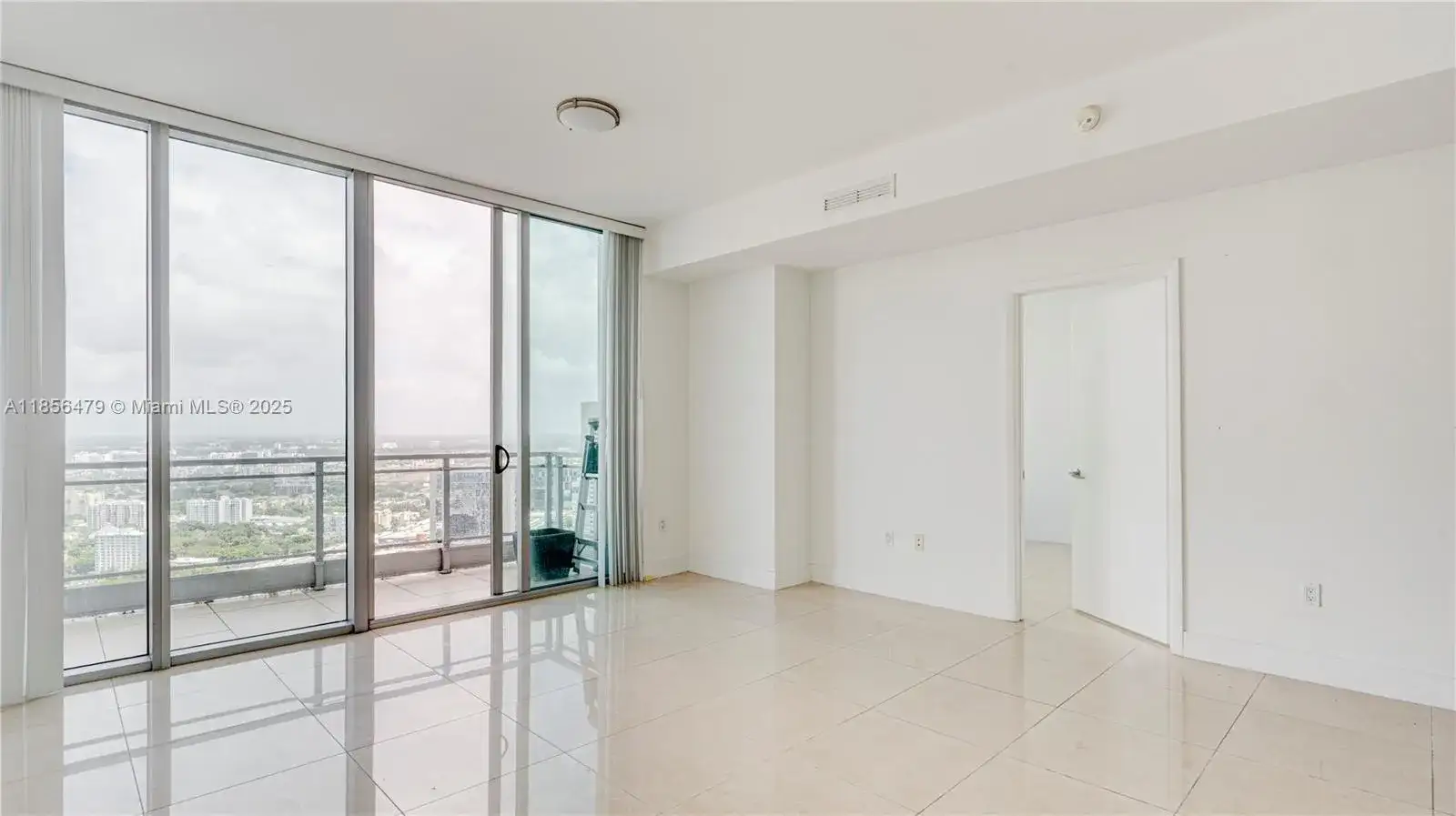 90 SW 3rd St # 10, Miami FL 33130 photo 3