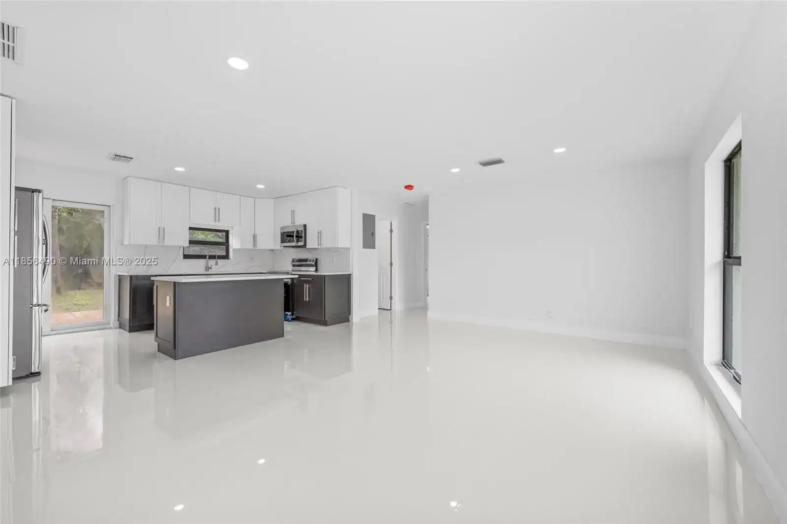 949 SE 5th St, Deerfield Beach FL 33441 photo 5