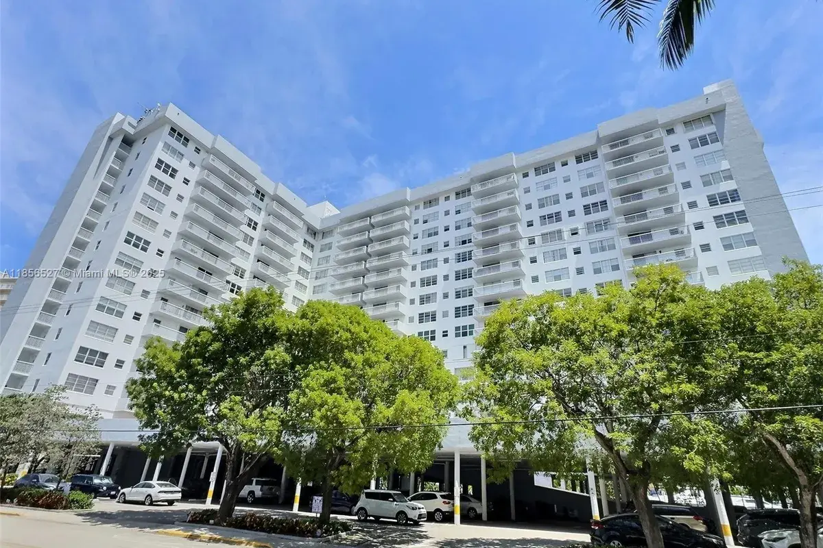 137 Golden Isles Dr # 1109, Hallandale Beach FL 33009
