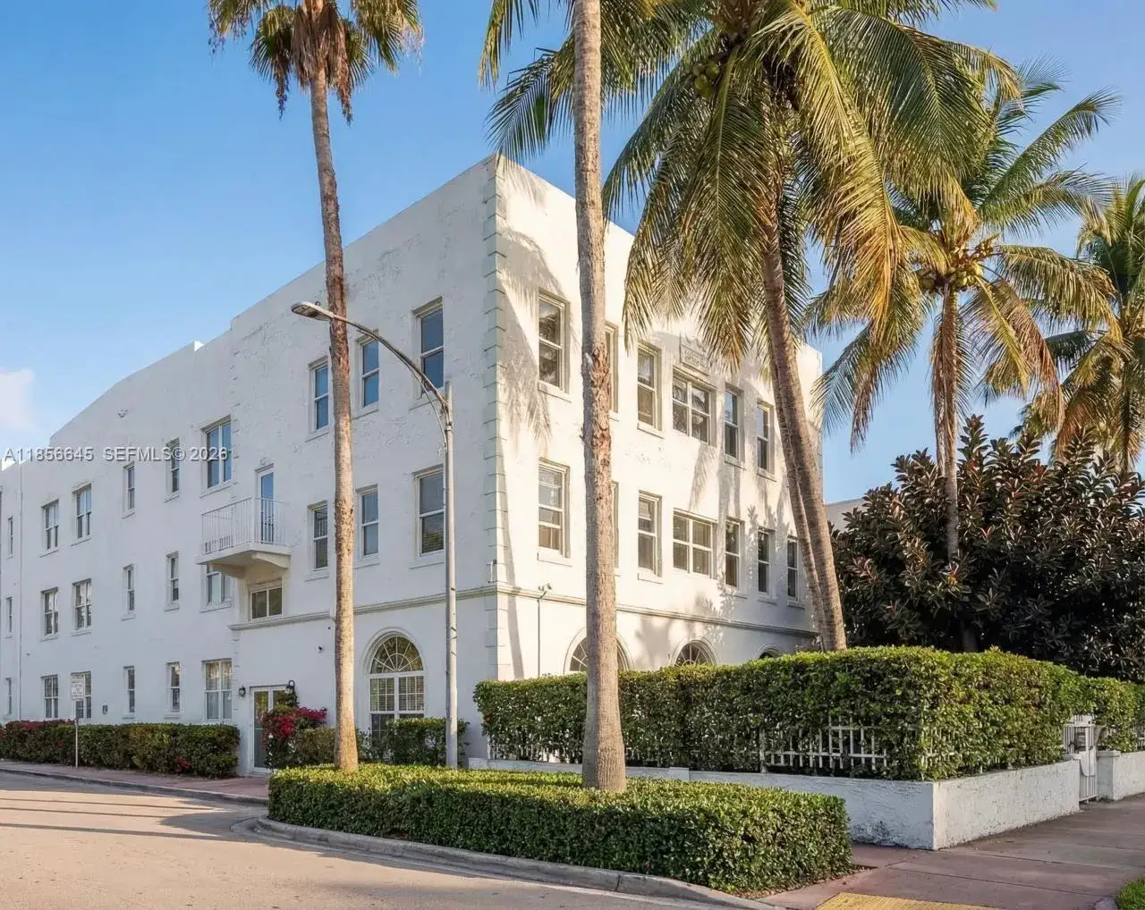 2 bedroom 2 bath Residential for sale at 802 Euclid Ave # 305, Miami Beach FL 33139