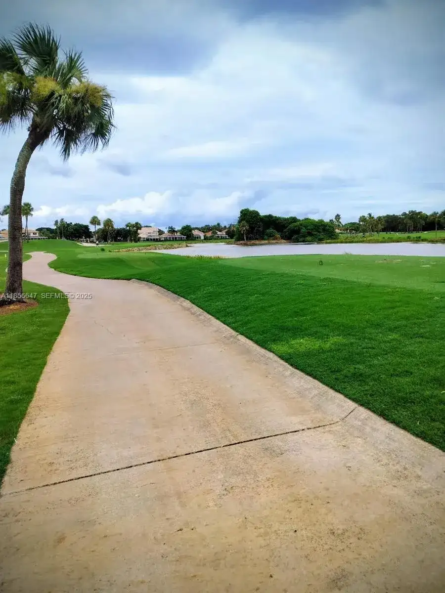 551 Prestwick Cir # 551, Palm Beach Gardens FL 33418 photo 2