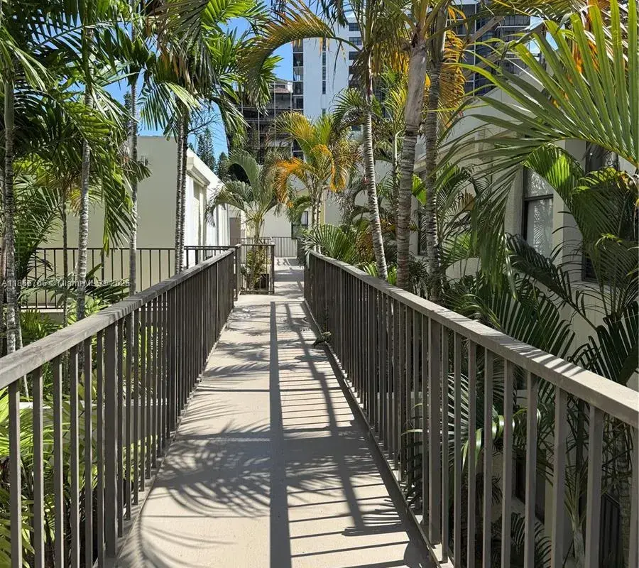 20200 W Country Club Dr, Aventura FL 33180