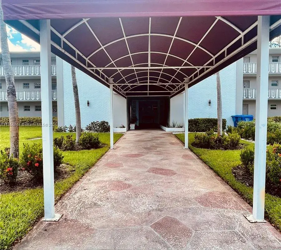 1000 Hillcrest CT. # 111, Hollywood FL 33021