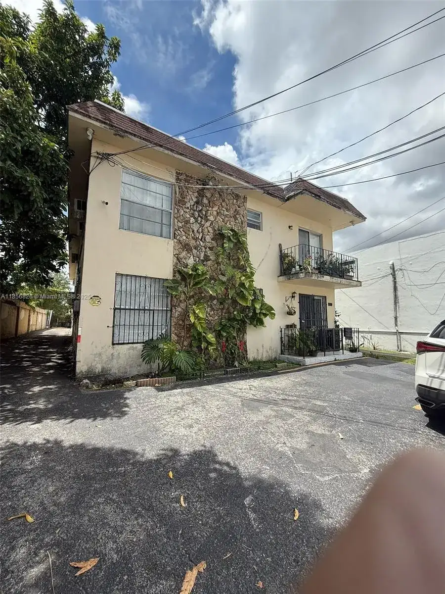 1520 SW 1st St, Miami FL 33135 photo 2