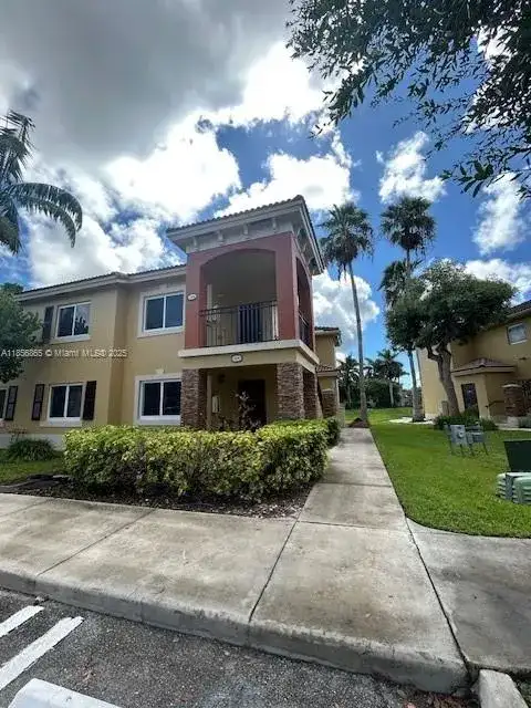 925 NE 34th Ave # 204, Homestead FL 33033 photo 2