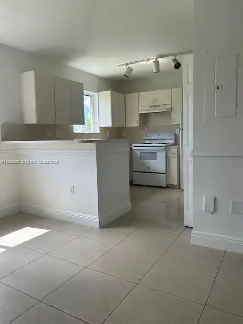 925 NE 34th Ave # 204, Homestead FL 33033 photo 4