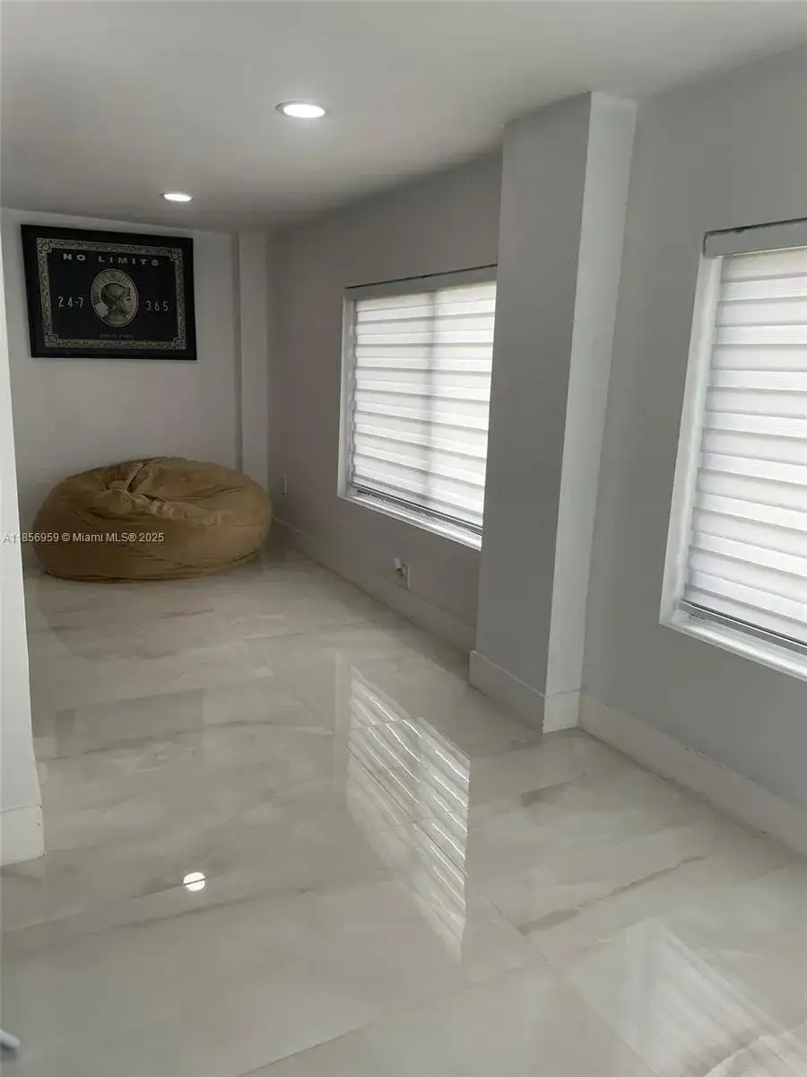 18441 NE 21st Ave, North Miami Beach FL 33179 photo 4