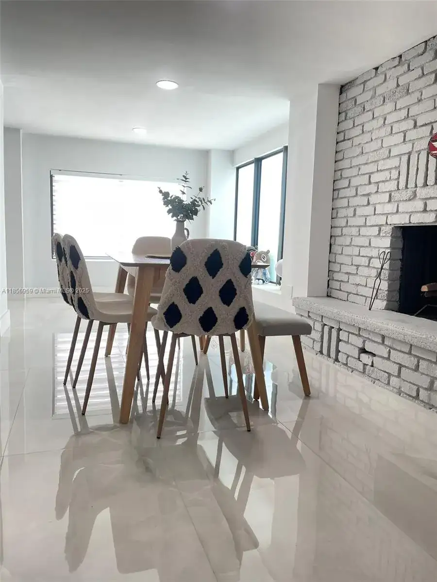 18441 NE 21st Ave, North Miami Beach FL 33179 photo 5