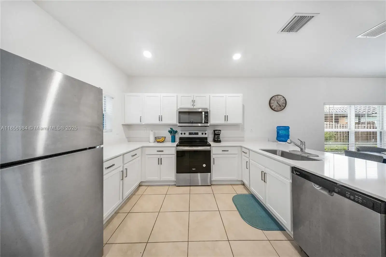 425 NE 1st Dr, Florida City FL 33034 photo 4