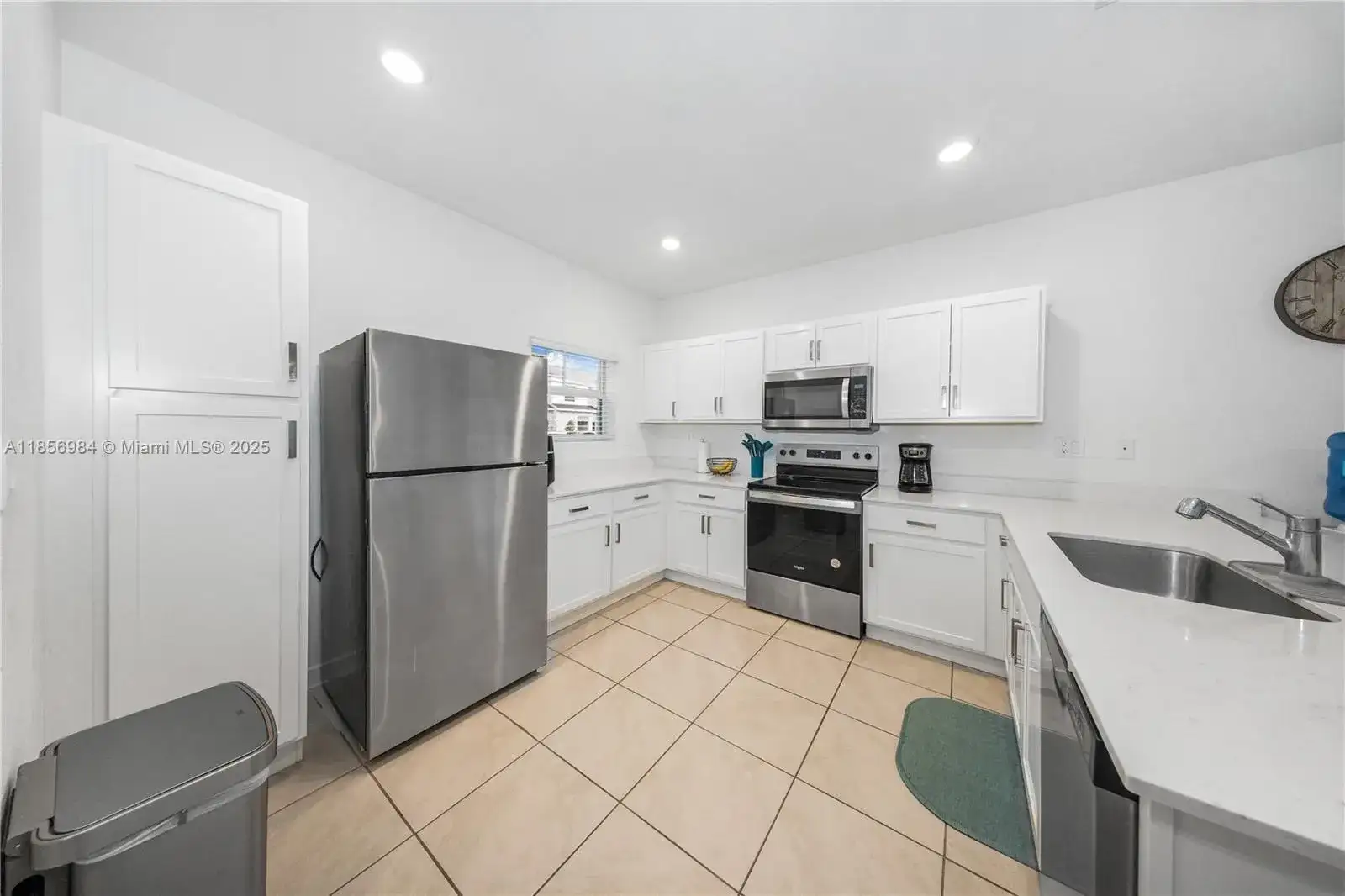 425 NE 1st Dr, Florida City FL 33034 photo 5