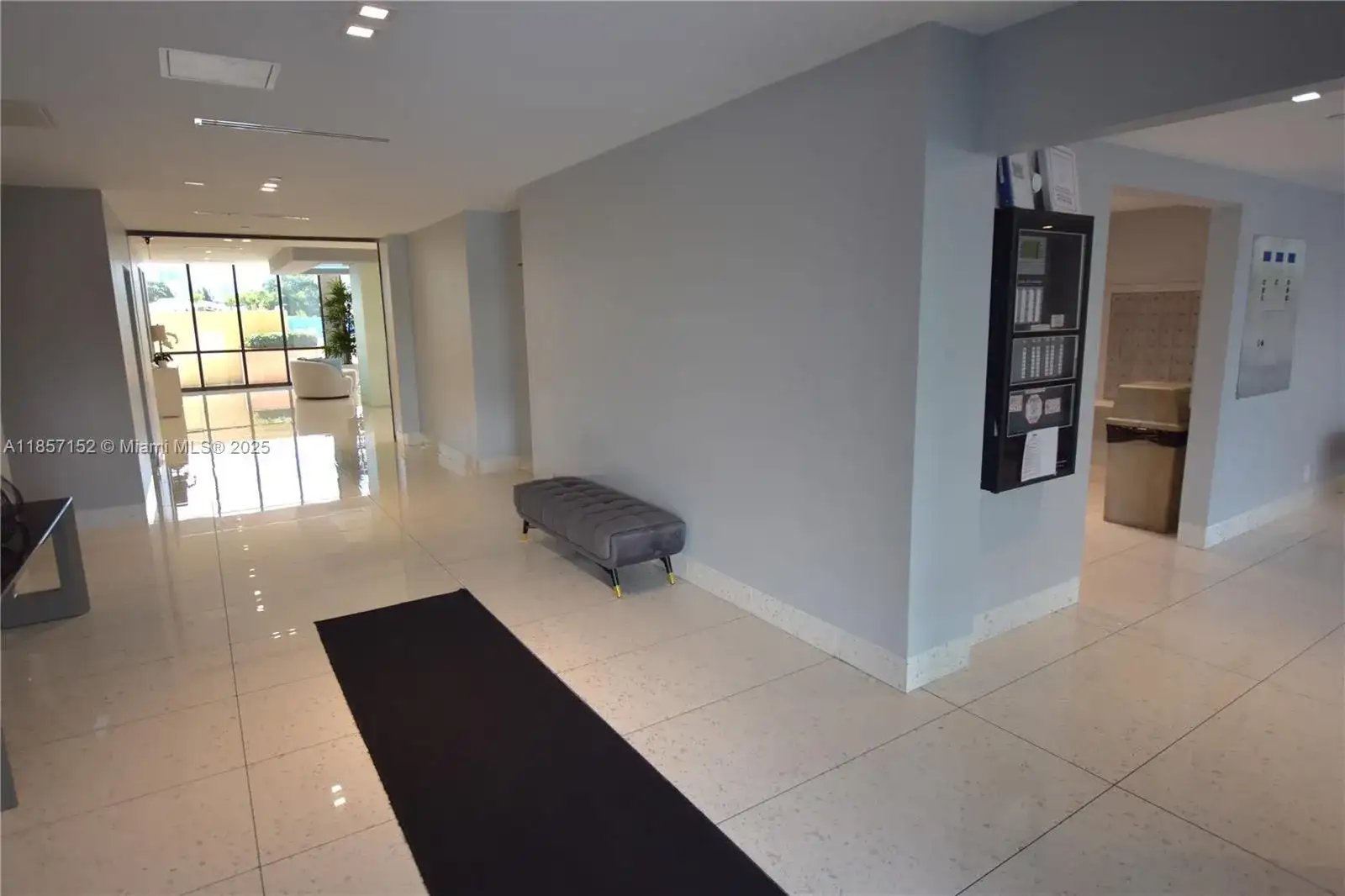 20301 W Country Club Dr # 1425, Aventura FL 33180 photo 2